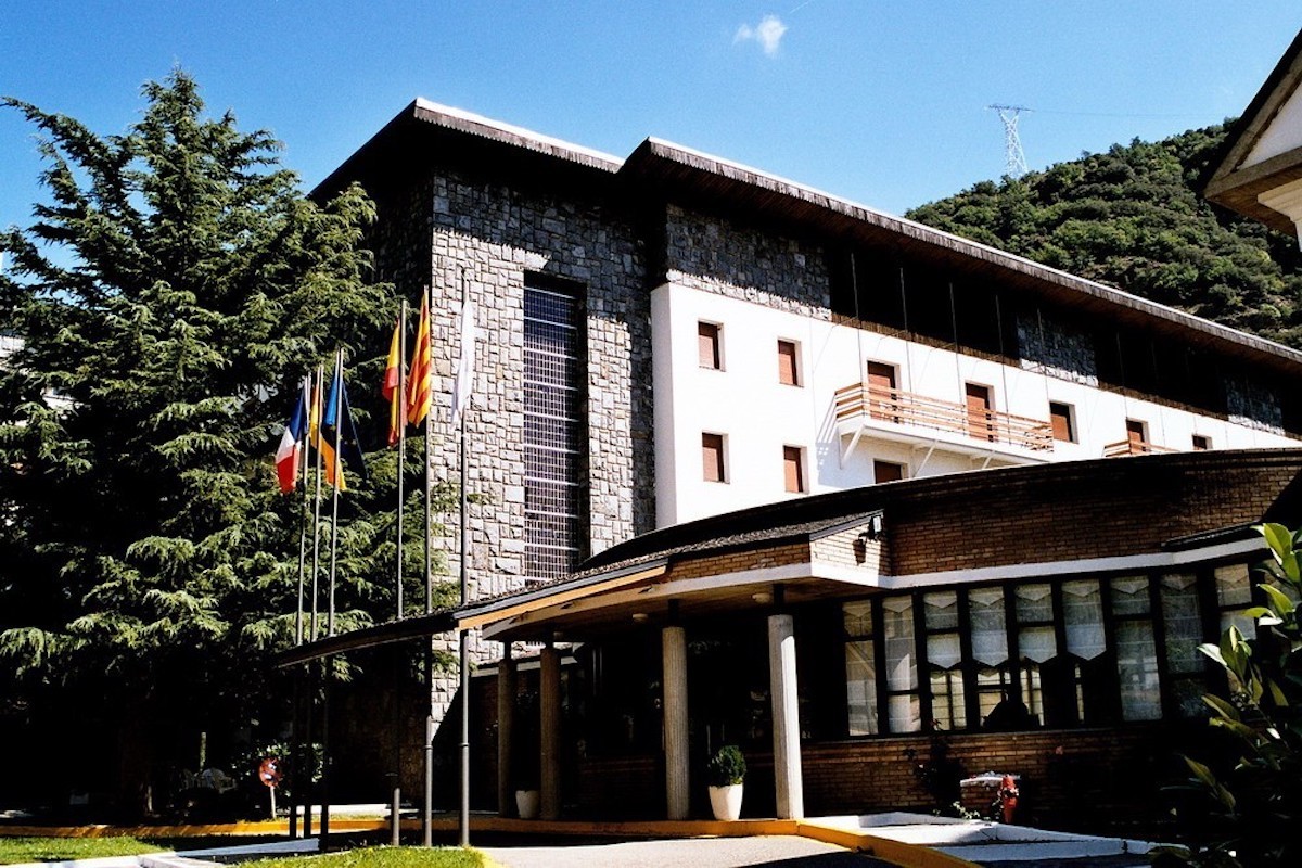 Façana de l'Hotel Condes de Rialp