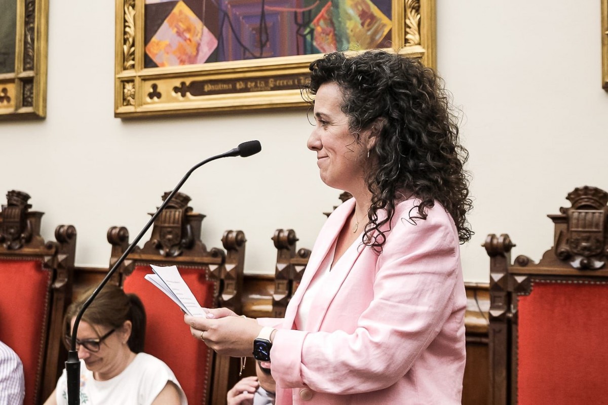 Montserrat Caupena en el seu primer ple municipal com a regidora. 