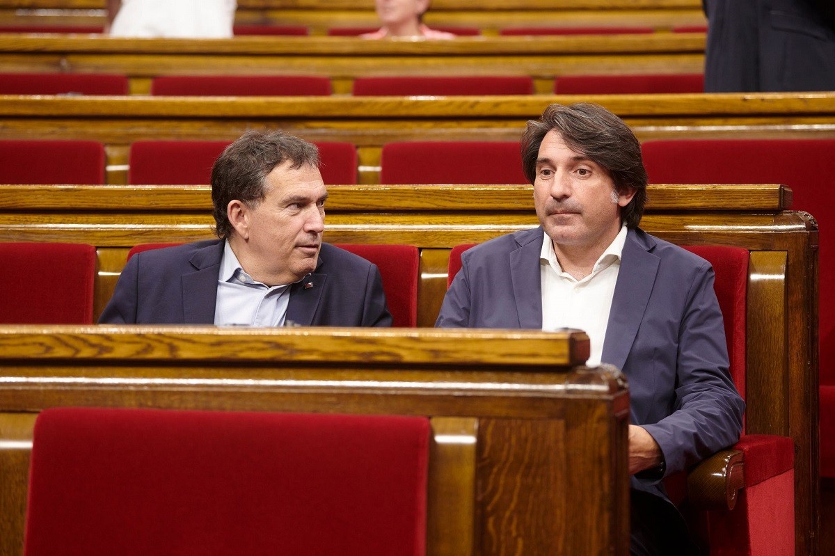 Francesc de Dalmases, amb Jaume Alonso-Cuevillas al Parlament.