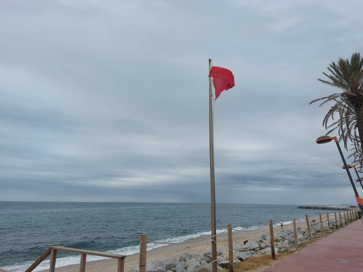 Bandera vermella a Vilassar de Mar.