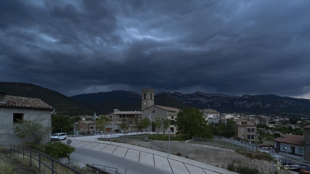 Una forta tempesta vista des d'Avià (Berguedà).