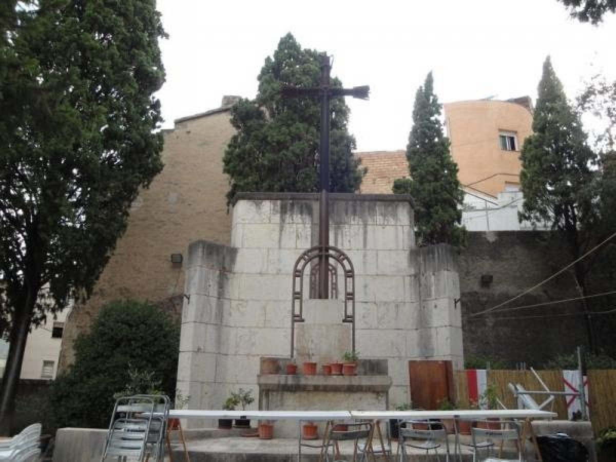 Creu del Calvari al barri de Santa Clara, a Tortosa 