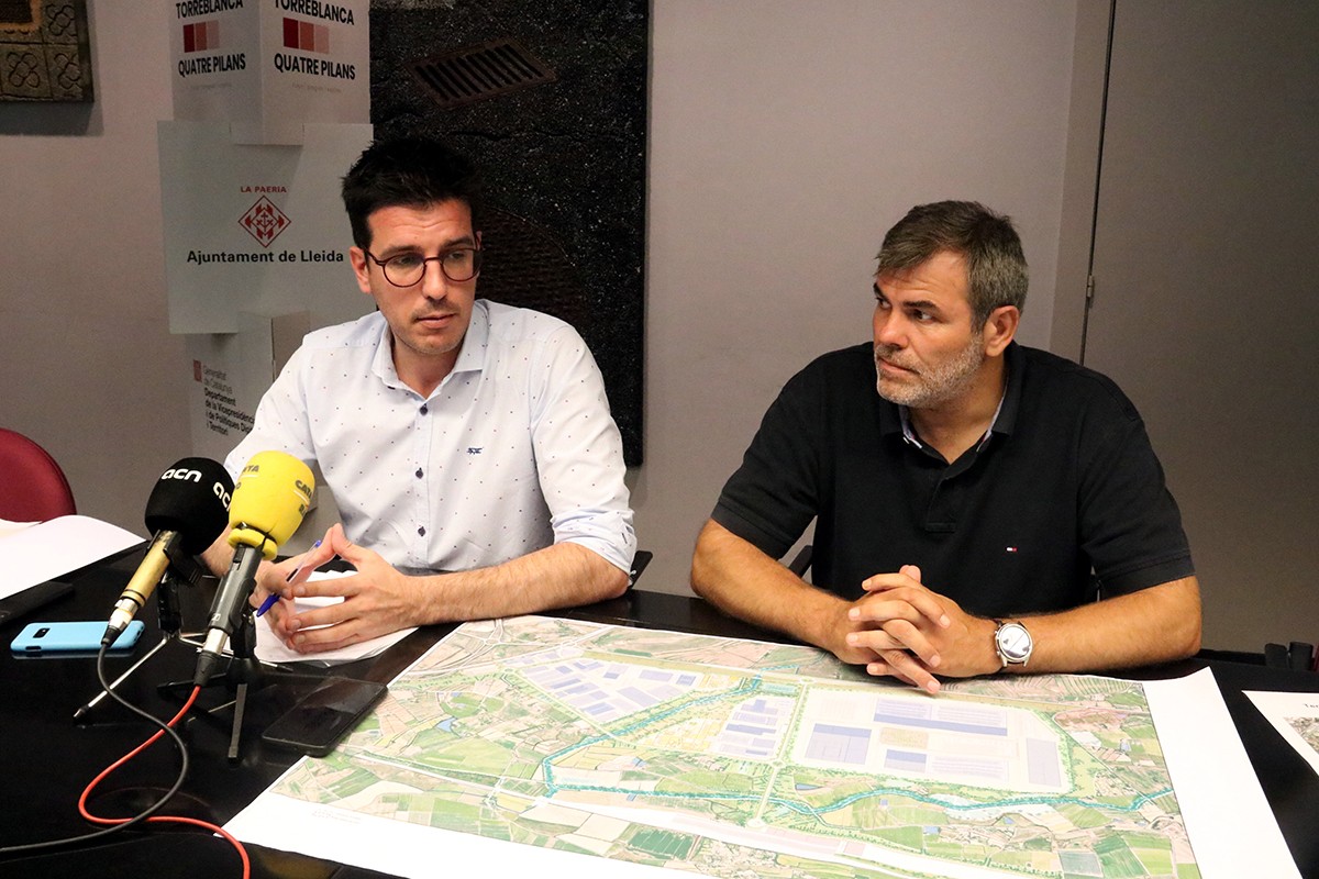 L'alcalde accidental de Lleida, Toni Postius, amb el regidor David Melé.