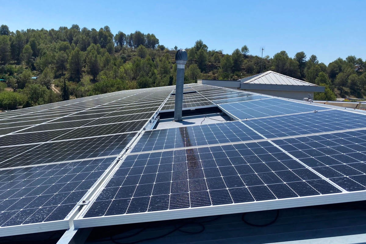 El projecte de la comunitat passa per instal·lar plaques solars a les cobertes de les naus d'empreses del polígon
