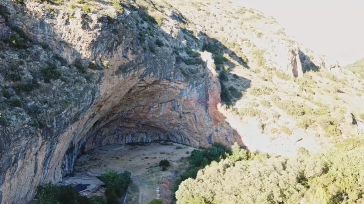 Imatge de la Cova Gran de Santa Linya (Noguera)