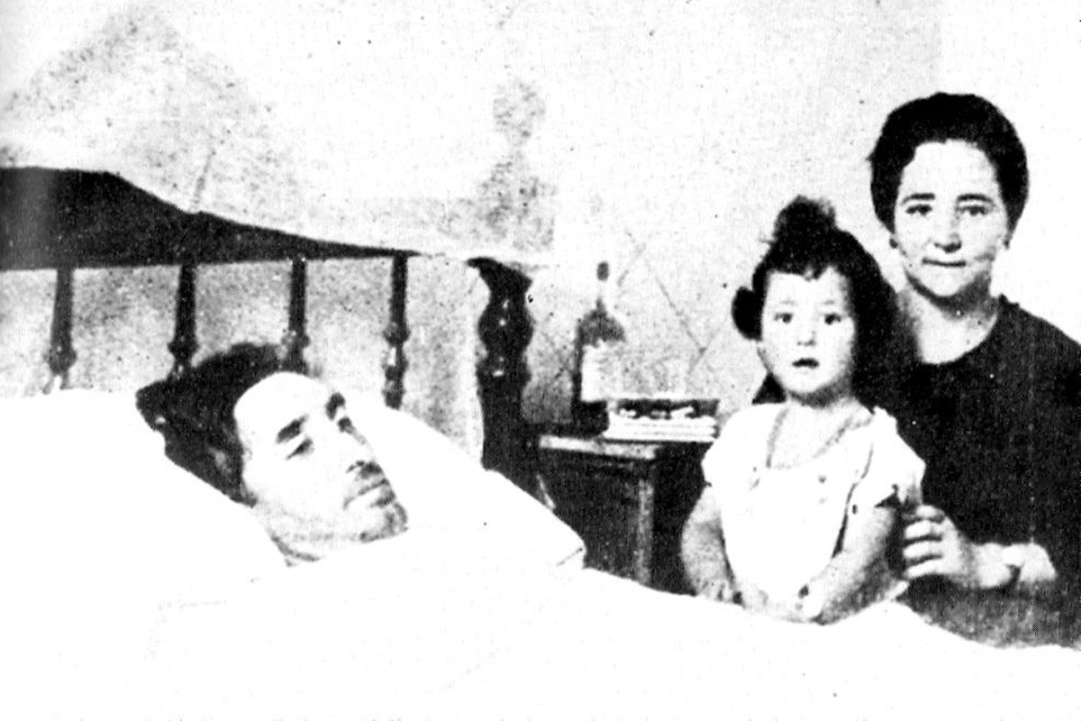 Ángel Pestaña convalescent al llit després de l'atemptat de Manresa