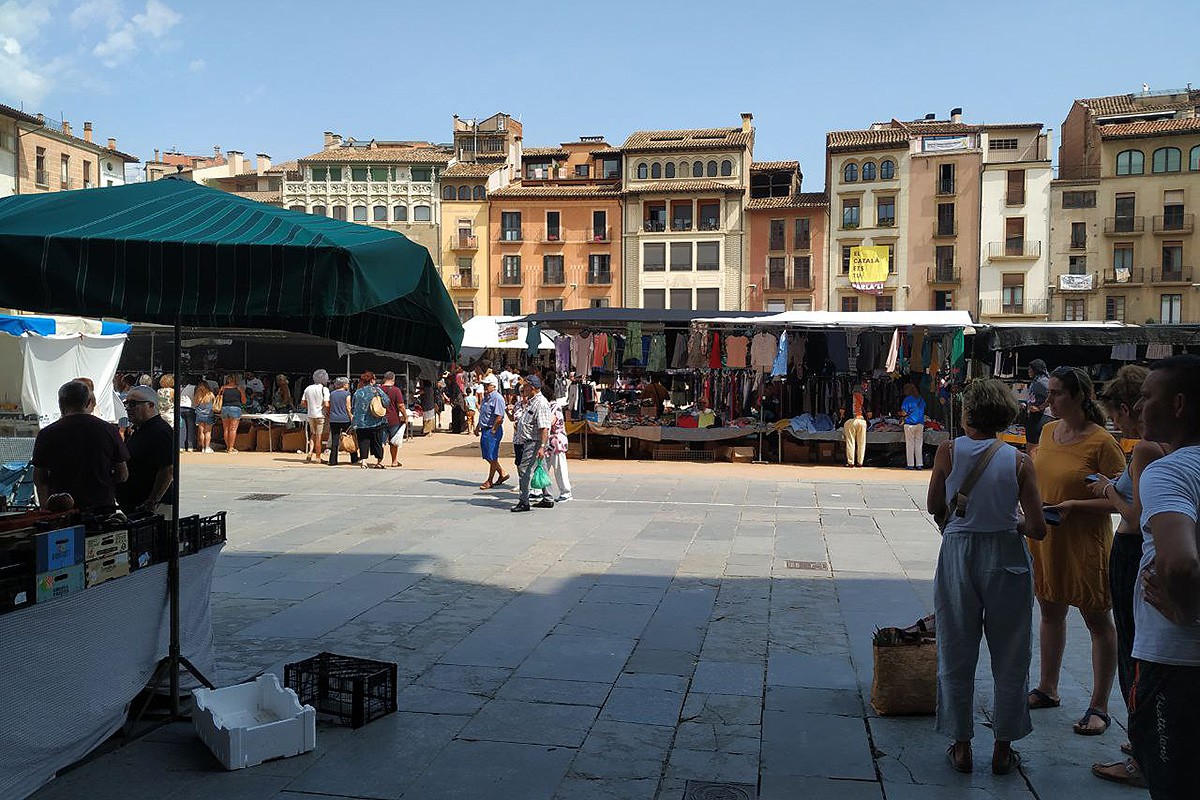 El mercat de la plaça de Vic és un reclam turístic