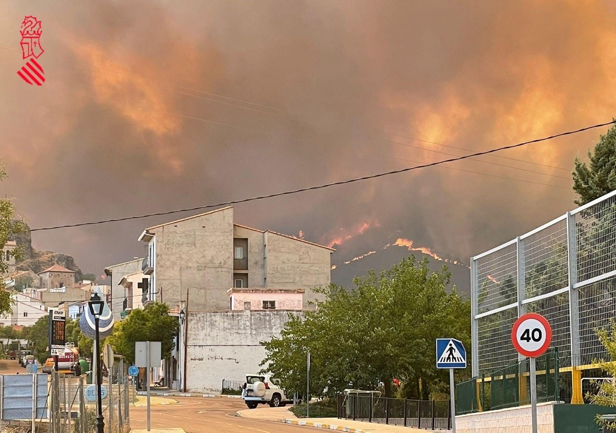 L'incendi a Begís (Castelló), cada cop més a prop d'habitatges