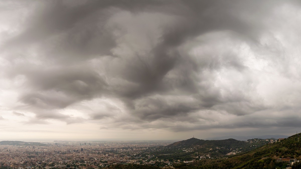 Barcelona, un dia de tempesta des de l'Observatori Fabra