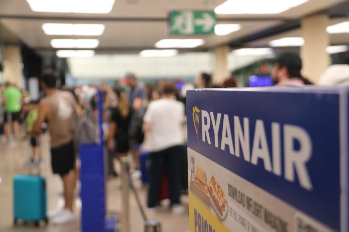 Viatgers de Ryanair, el passat dilluns, en un aeroport