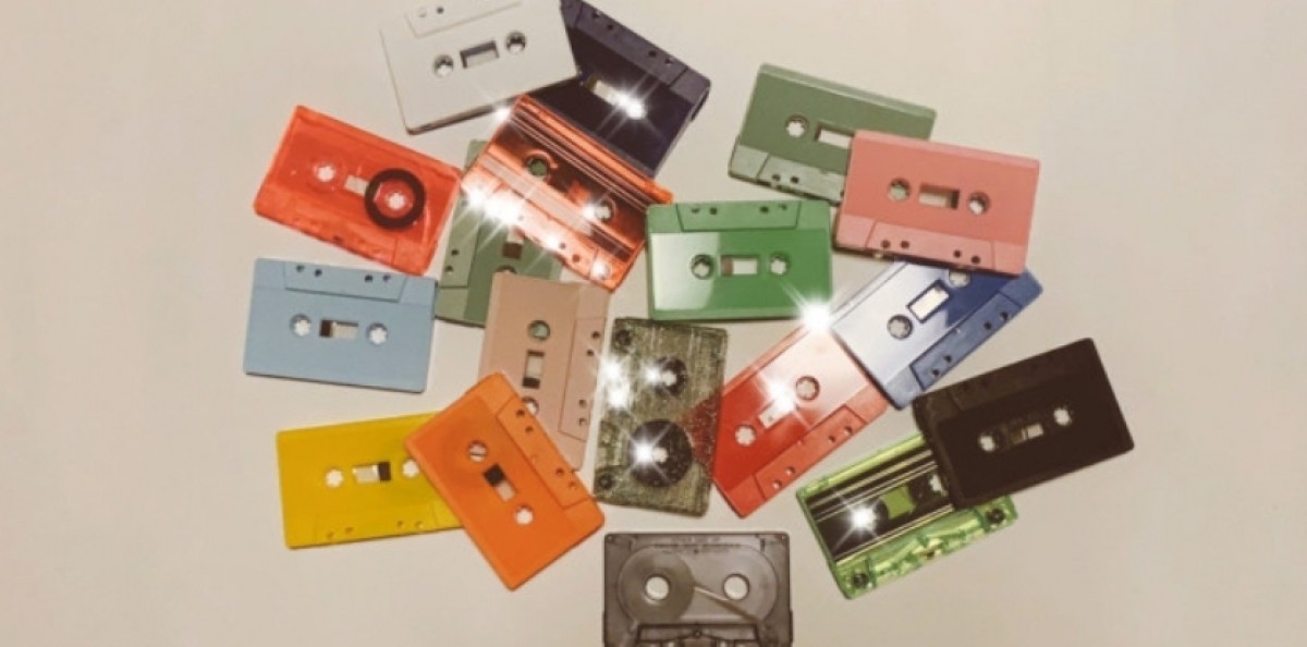 L'artista basca Sarah Rasines proposa un Taller d’Autoedició de Cassettes.