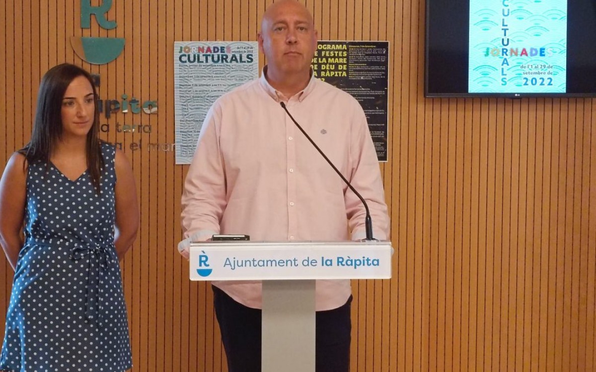 L’alcalde de la Ràpita, Josep Caparrós, i la regidora de Cultura, Èrika Ferraté, han presentat aquest matí les Jornades Culturals d’enguany en conferència de premsa