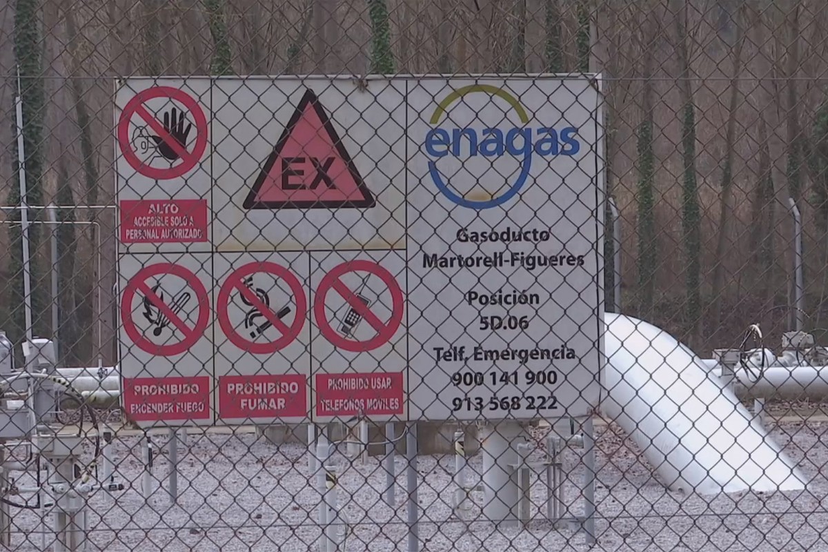 El cartell d'Enagás al recinte del gasoducte Midcat