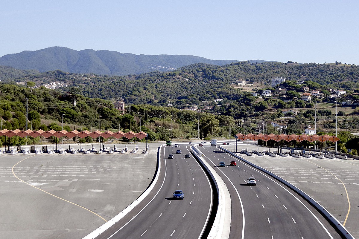 L'autopista C-32 al seu pas per la zona de l'antic peatge d'Arenys de Mar