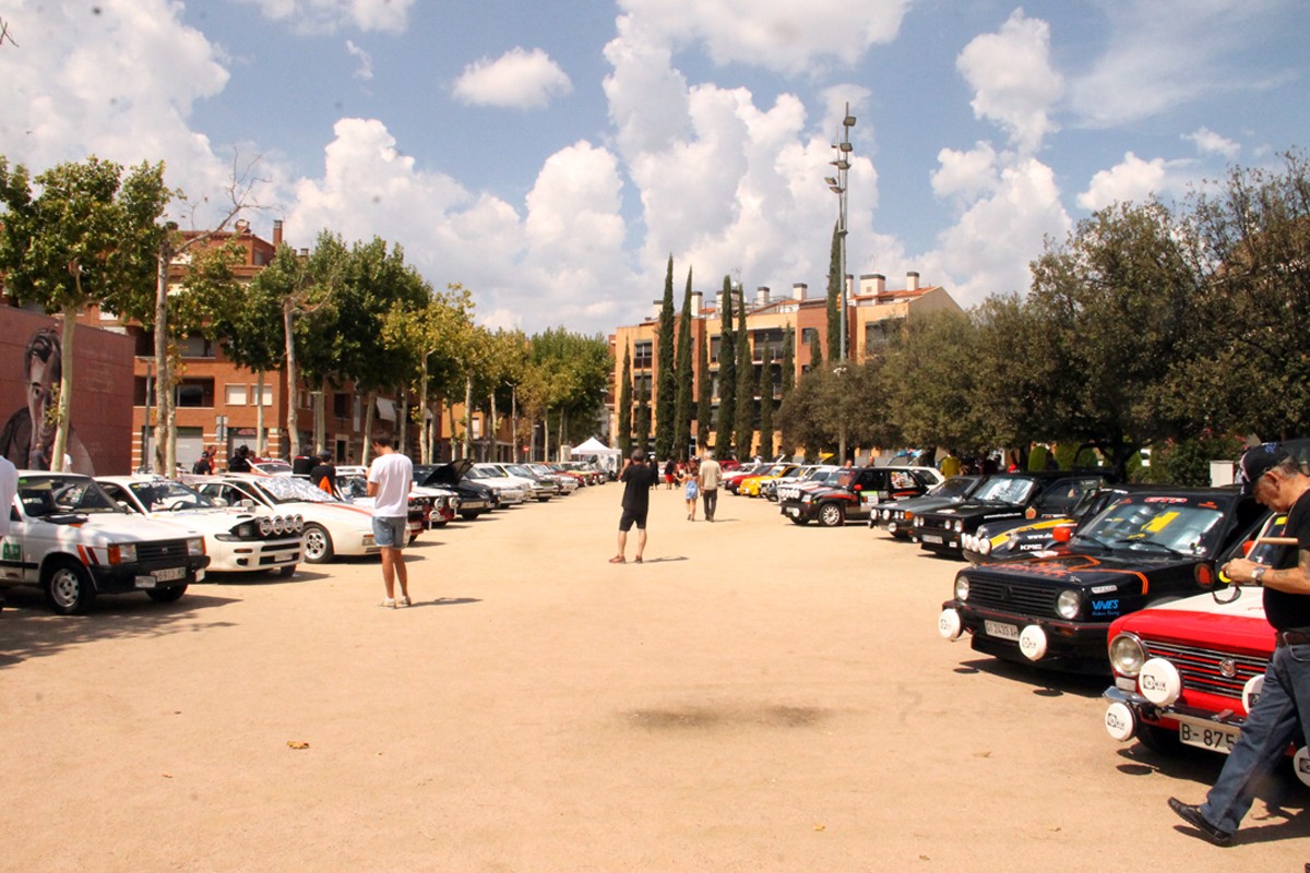 Els 43 vehicles estacionats al parc de Sant Fruitós de Bages