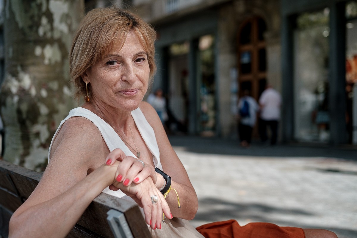 Carme Forcadell, al passeig de Gràcia deu anys després de la manifestació de l'11-S de 2012