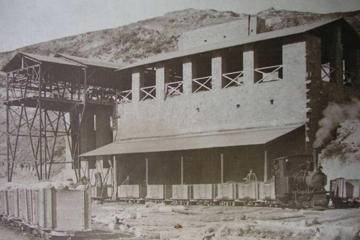 Antic descarregador del carbó al final del telefèric de les mines del Catllaràs (1920-1930)