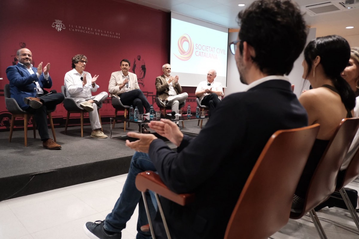Un moment del debat organitzat per Societat Civil Catalana.