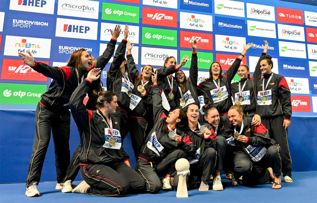 Les jugadores de la selecció espanyola femenina celebren el títol