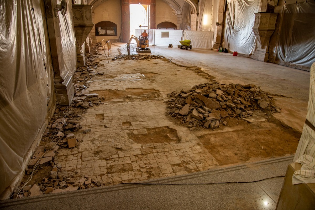 Els treballs han posat al descobert el paviment original de l'església