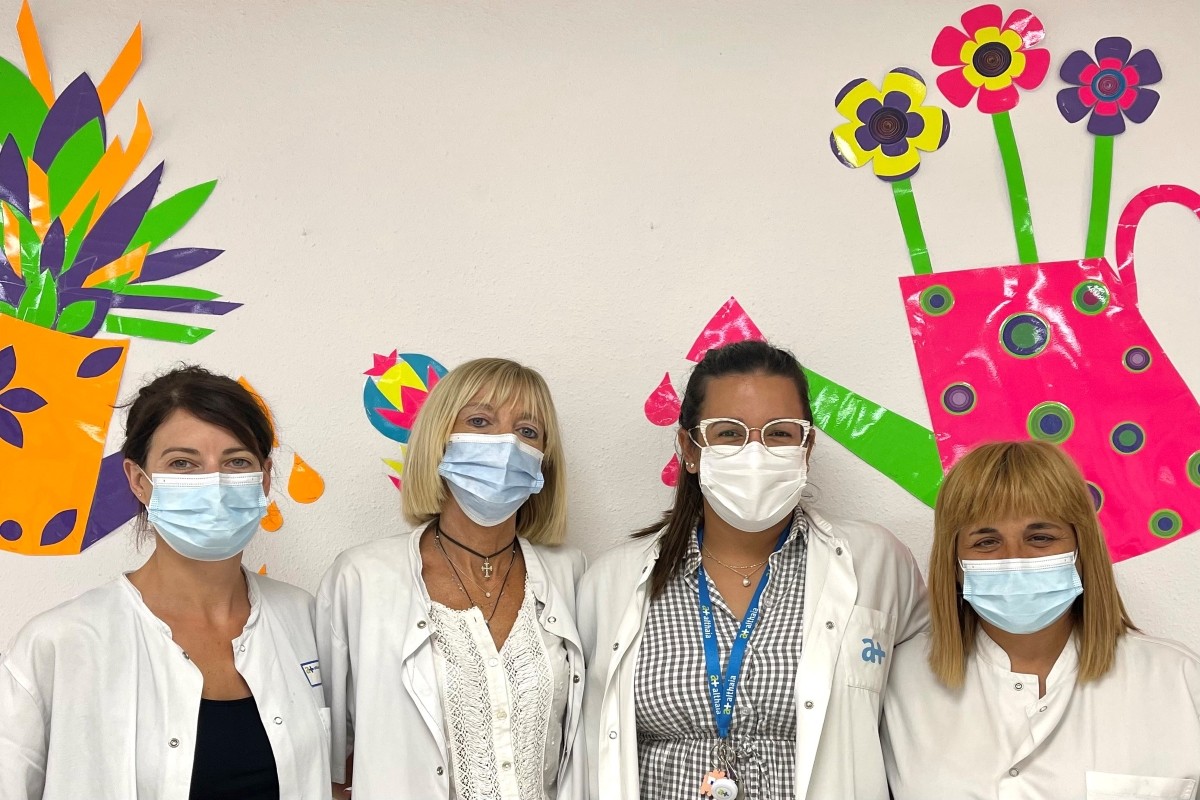 Foto de les quatre mestres que treballen a les aules hospitalàries d'Althaia