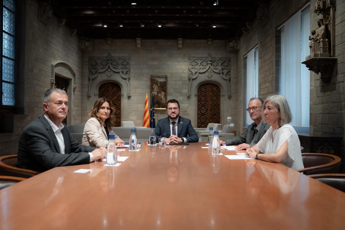 Reunió d'Aragonès amb les entitats després de la Diada.
