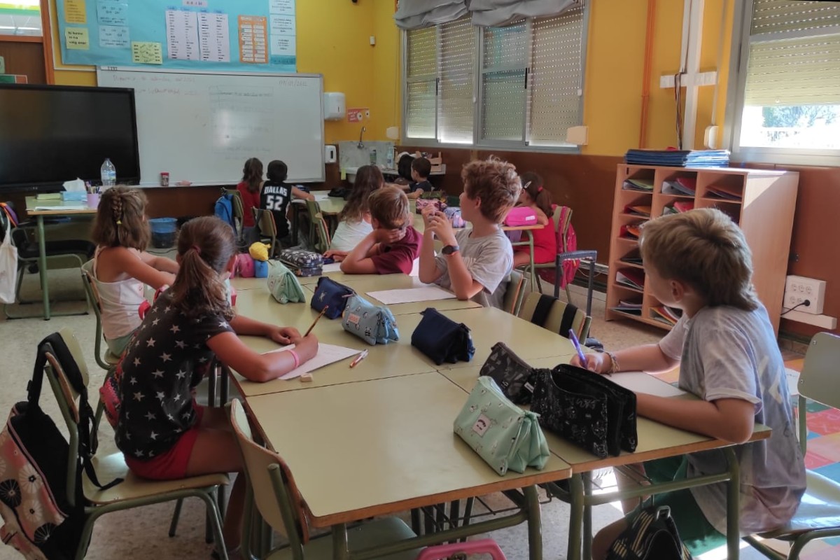 Els alumnes de cicle mitjà de l'escola de Vilanova d'Escornalbou