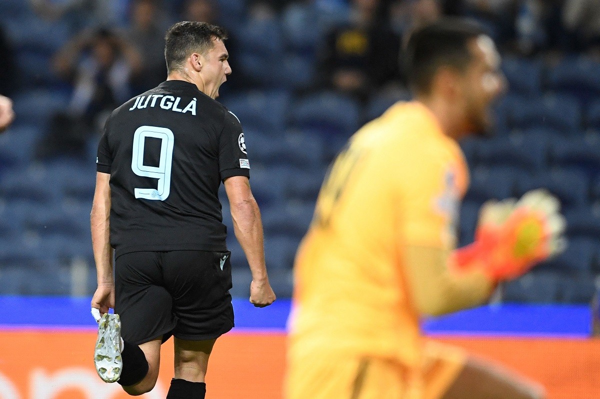 Ferran Jutglà celebrant el gol contra el Porto