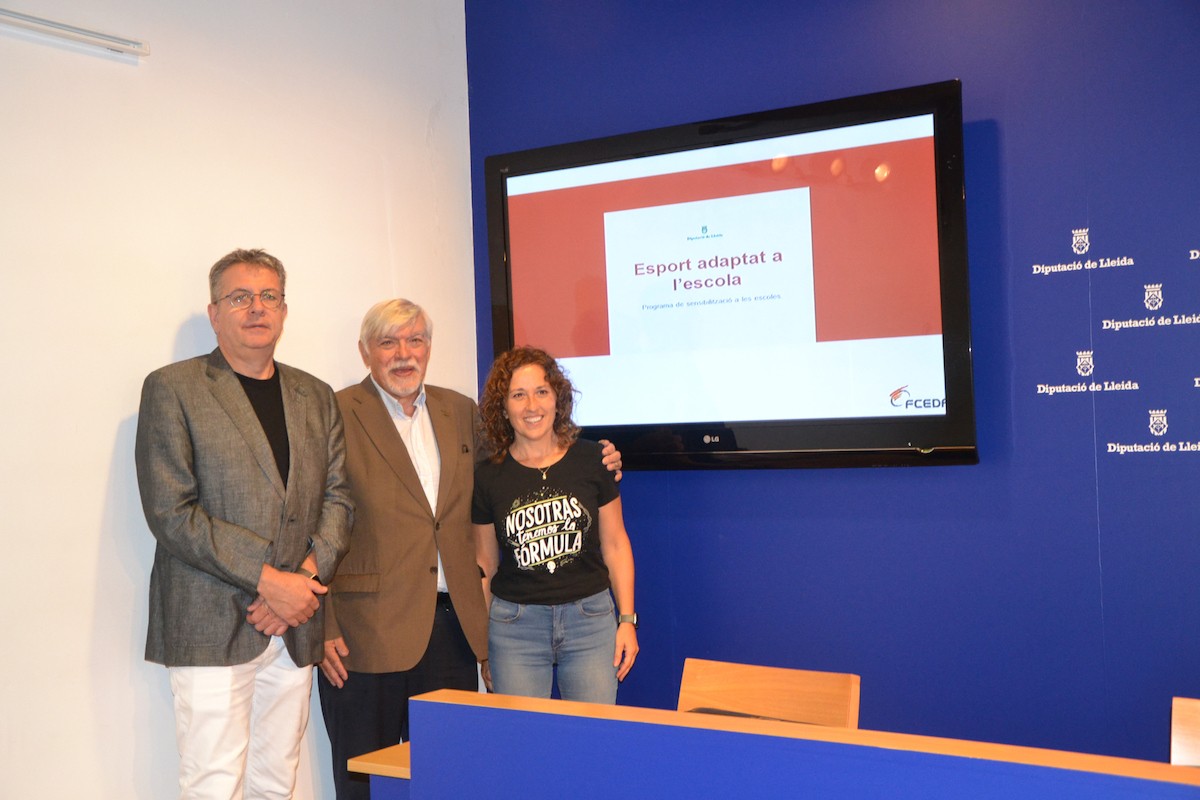 Joan Talarn amb els representants de la Federació Catalana d’Esports de Persona amb Discapacitat Física