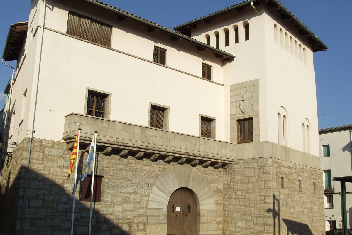 Façana de l'Ajuntament d'Isona i Conca Dellà