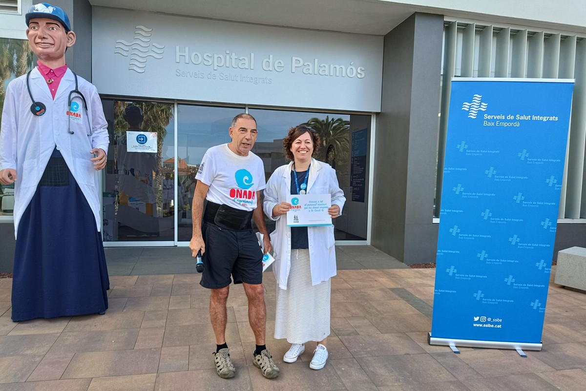 El geganter Jordi Deumal a l'Hospital de Palamós