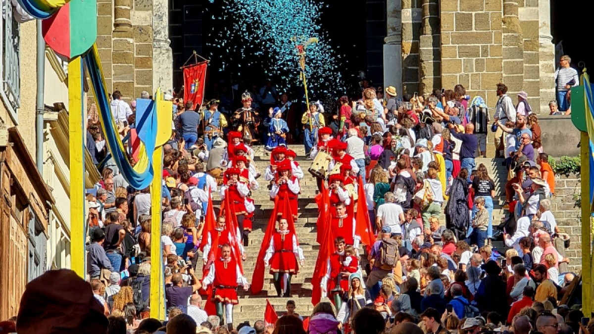 Representants de la Festa del Renaixement de Tortosa a la ciutat francesa de Le Puy-en- Velay