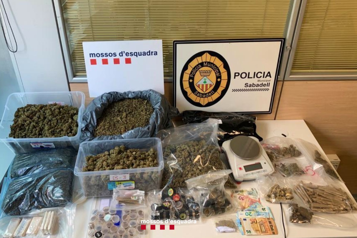 La droga i el material comissat pels policies 