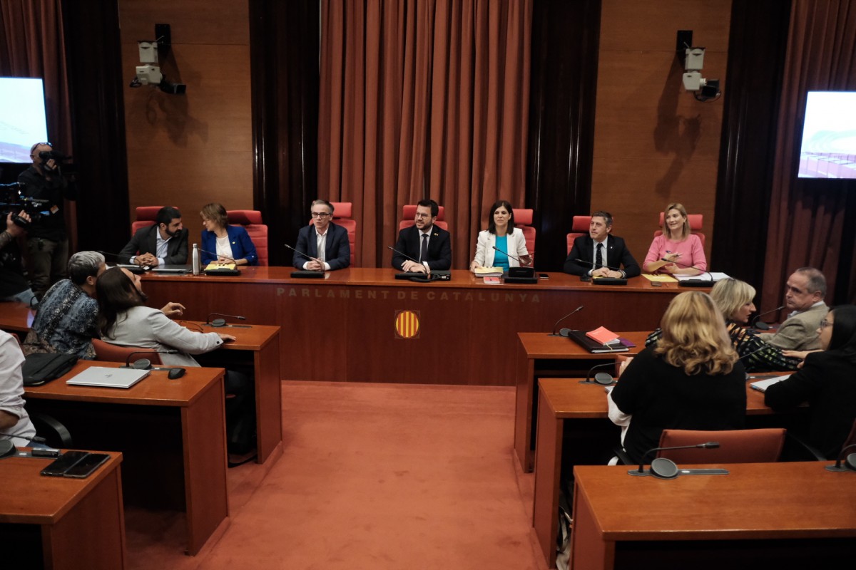 El president de la Generalitat, Pere Aragonès, reunit amb el grup parlamentari d'ERC.