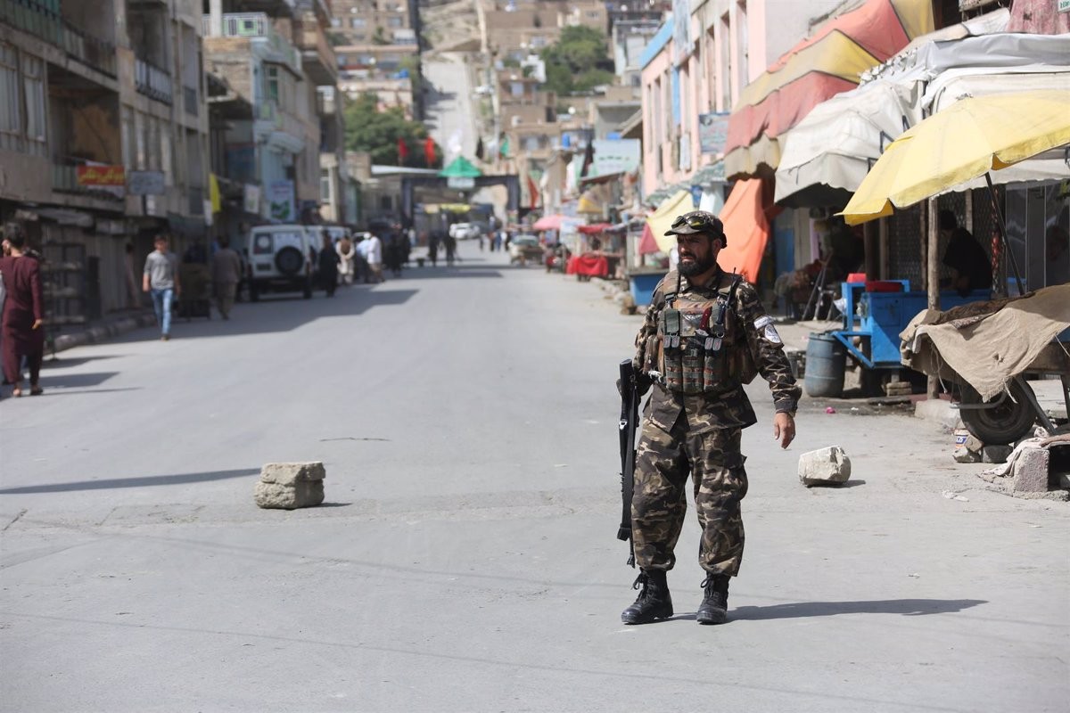 Un militar als carrers de Kabul.