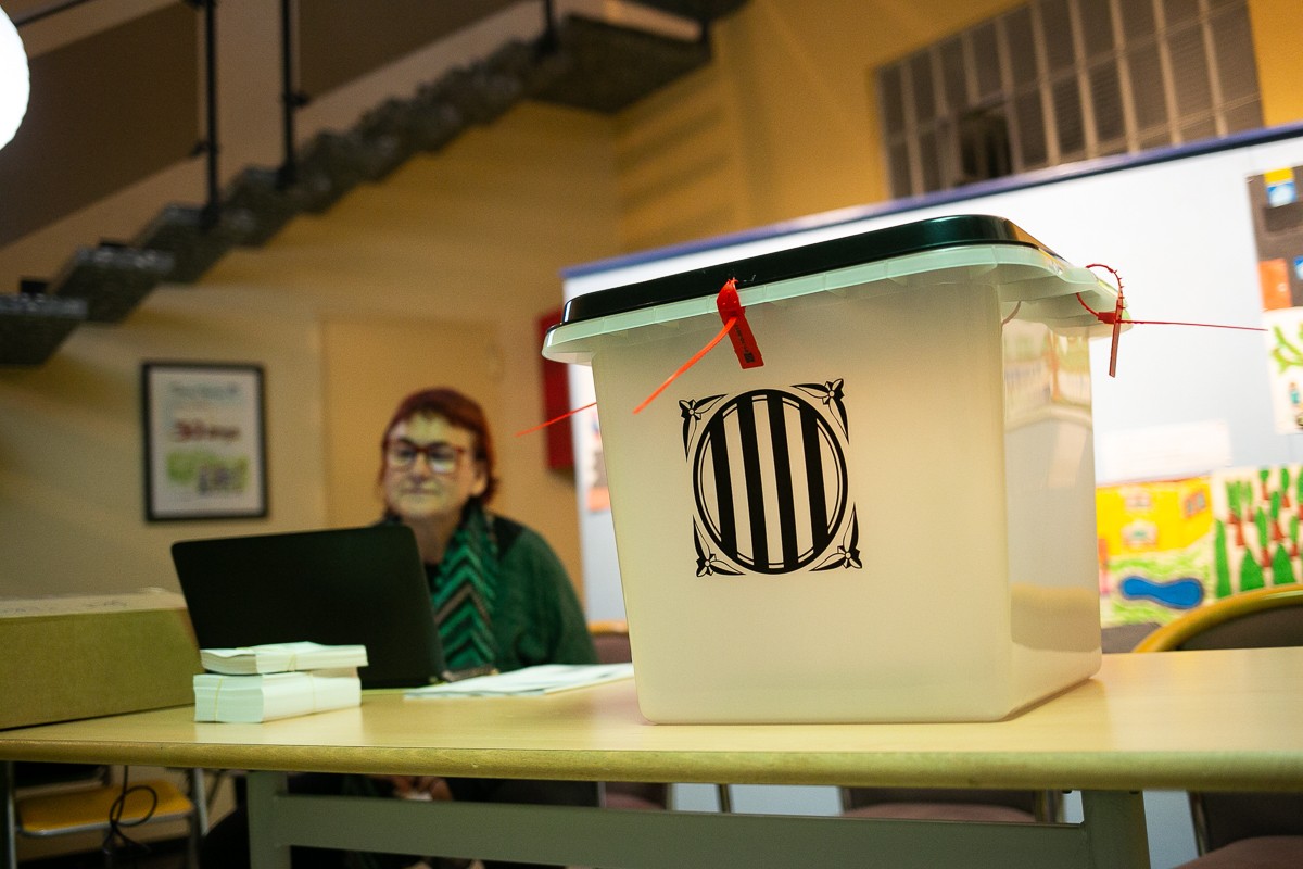 Els coordinadors locals del referèndum asseguren que van rebre pressions per frenar-lo