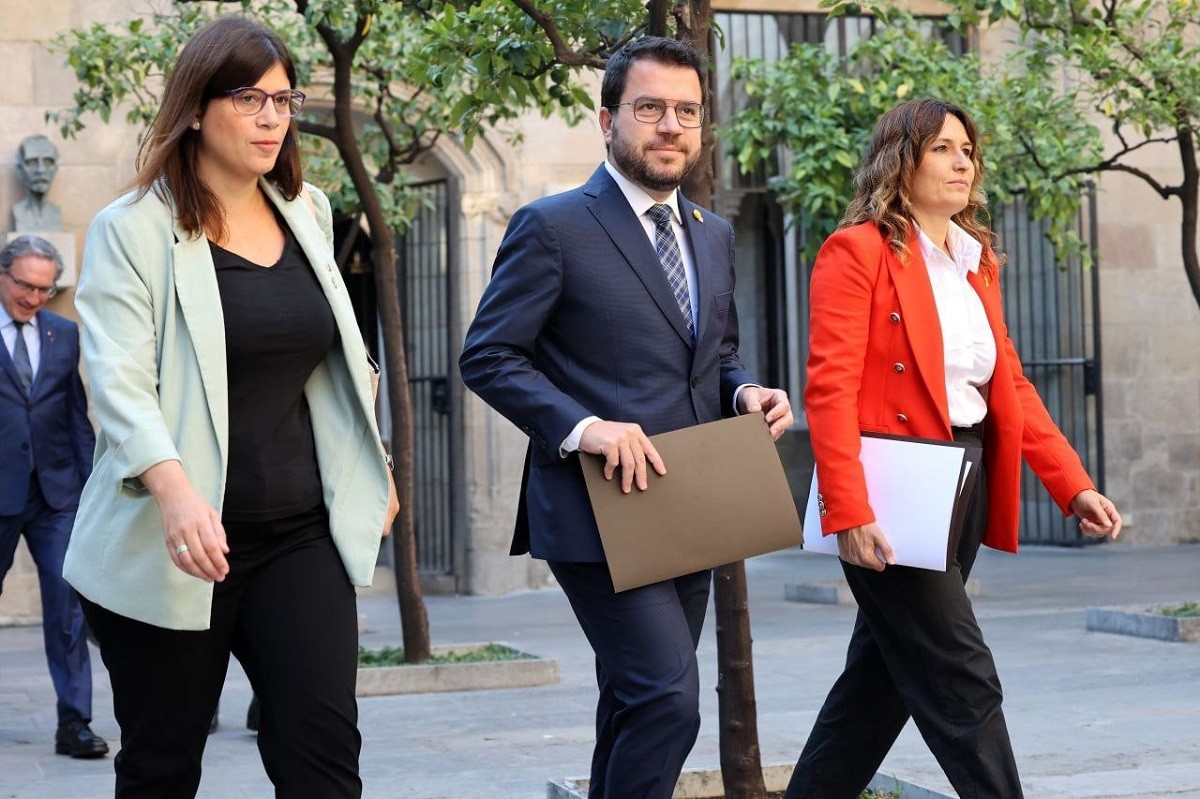 Pere Aragonès, acompanyat de les conselleres Gemma Geis i Laura Vilagrà