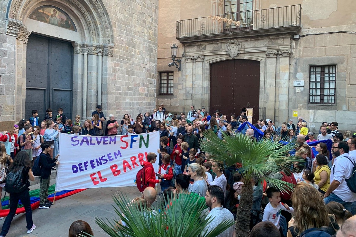 Les famílies de Sant Felip Neri es mobilitzen per demanar un acord per poder ser escola pública