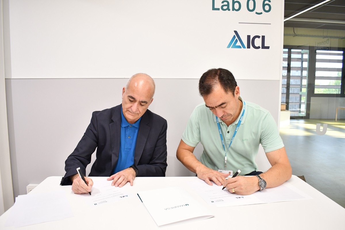Signatura del conveni entre UManresa i ICL