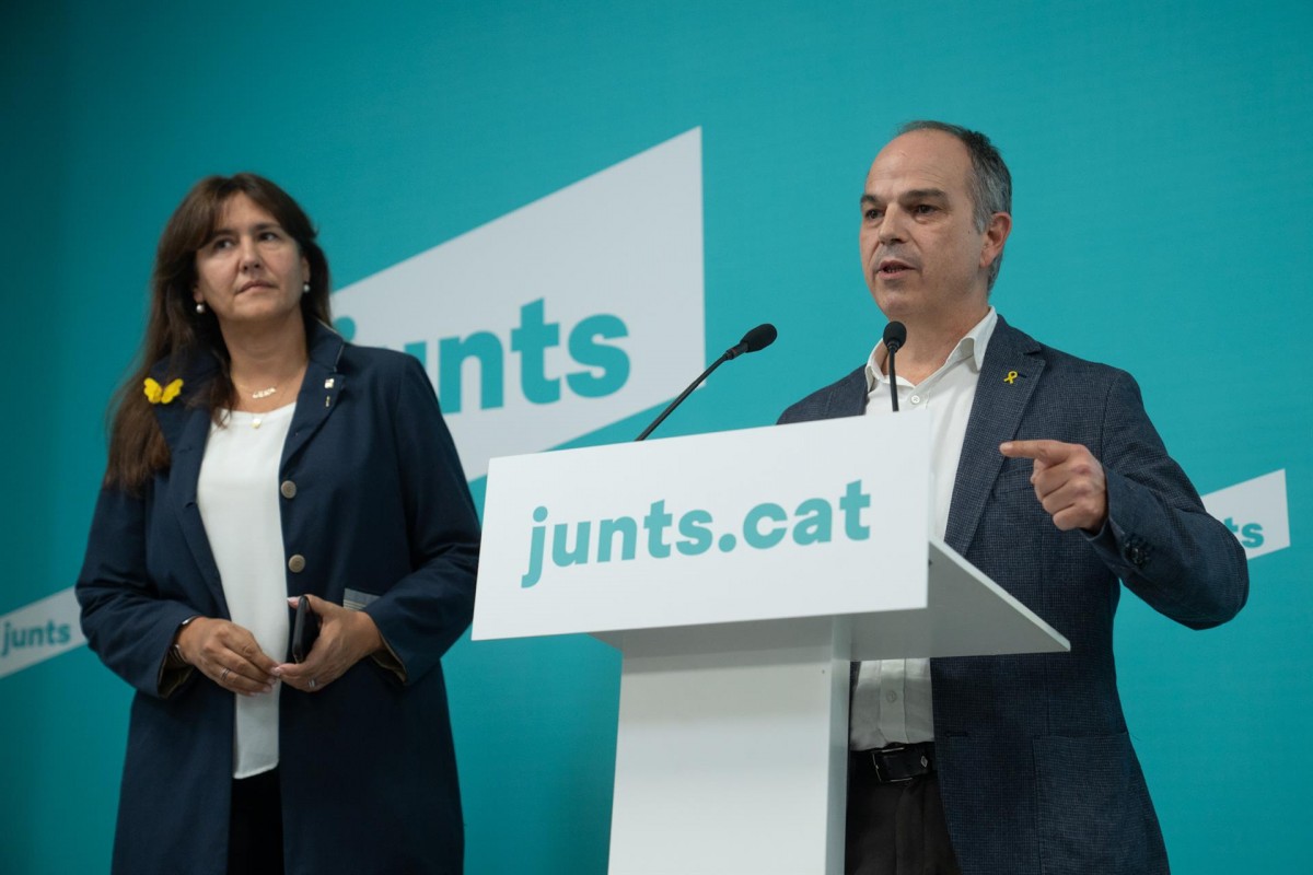 Jordi Turull i Laura Borràs, durant una roda de premsa a la seu de Junts