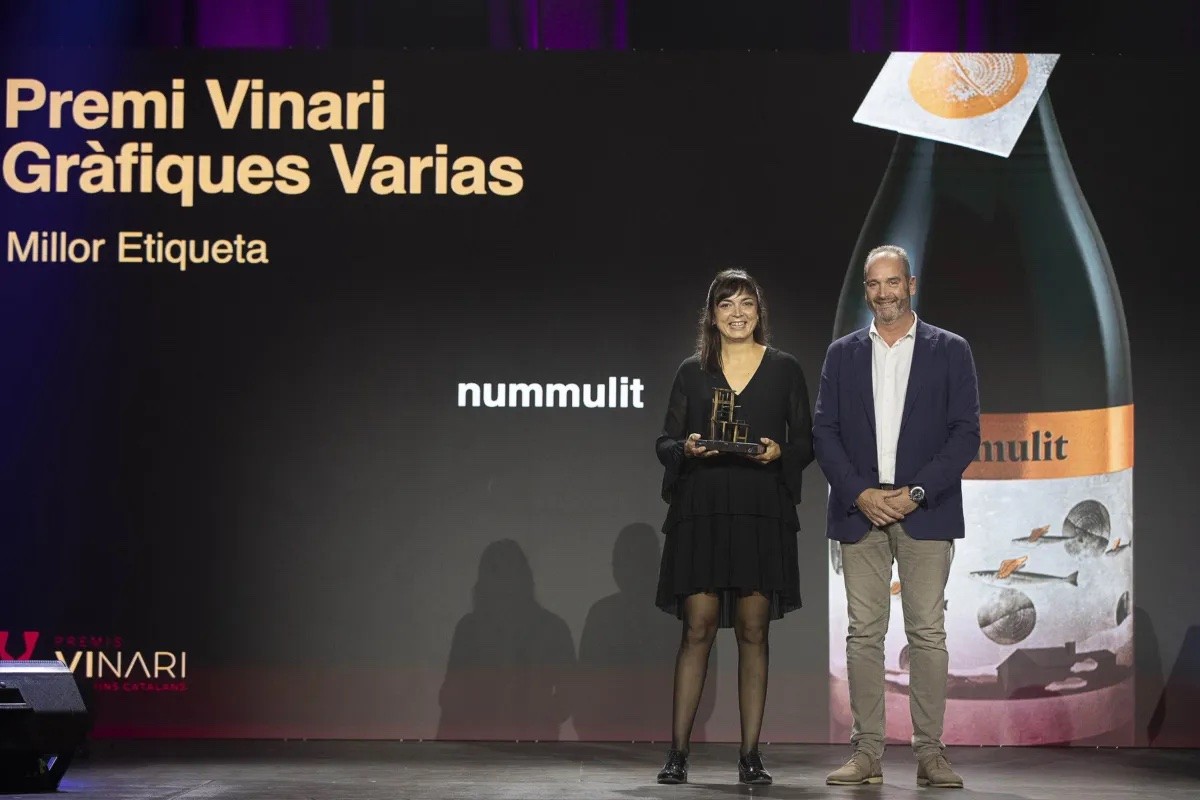 Eva Carmona rebent el premi durant la gala celebrada a Vilafranca del Penedès