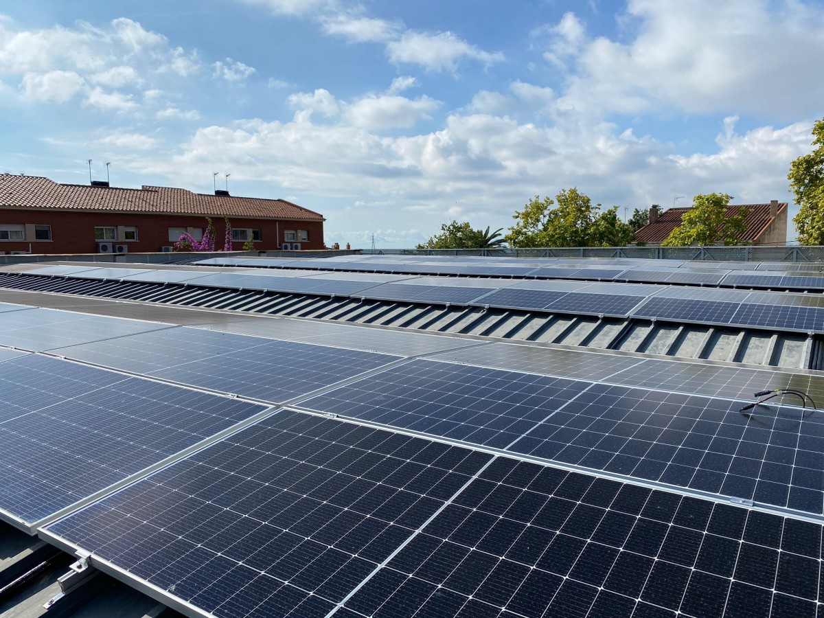 Segons el Consistori, la bonificació per instal·lació de panells fotovoltaics s'adequa a l’existència d’altres ajuts i subvencions públiques pel mateix concepte