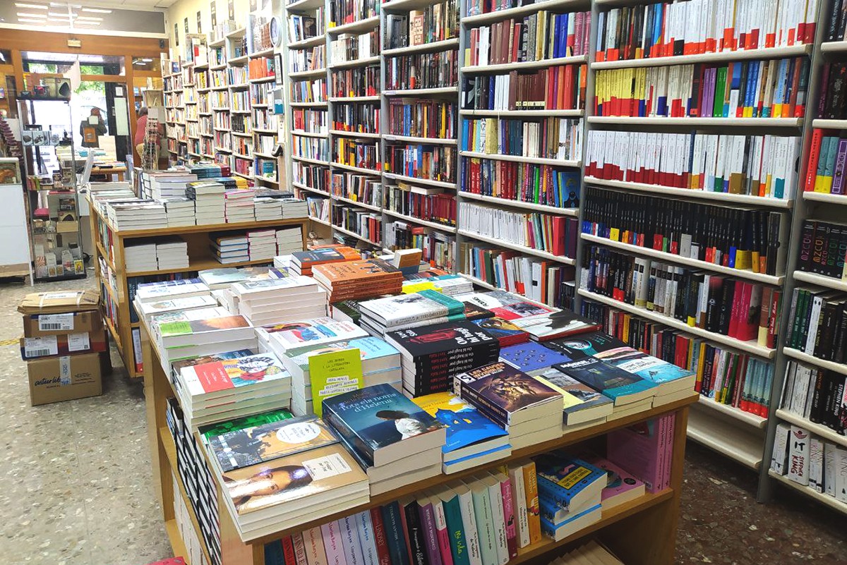 La llibreria Adserà de Tarragona, per dins.