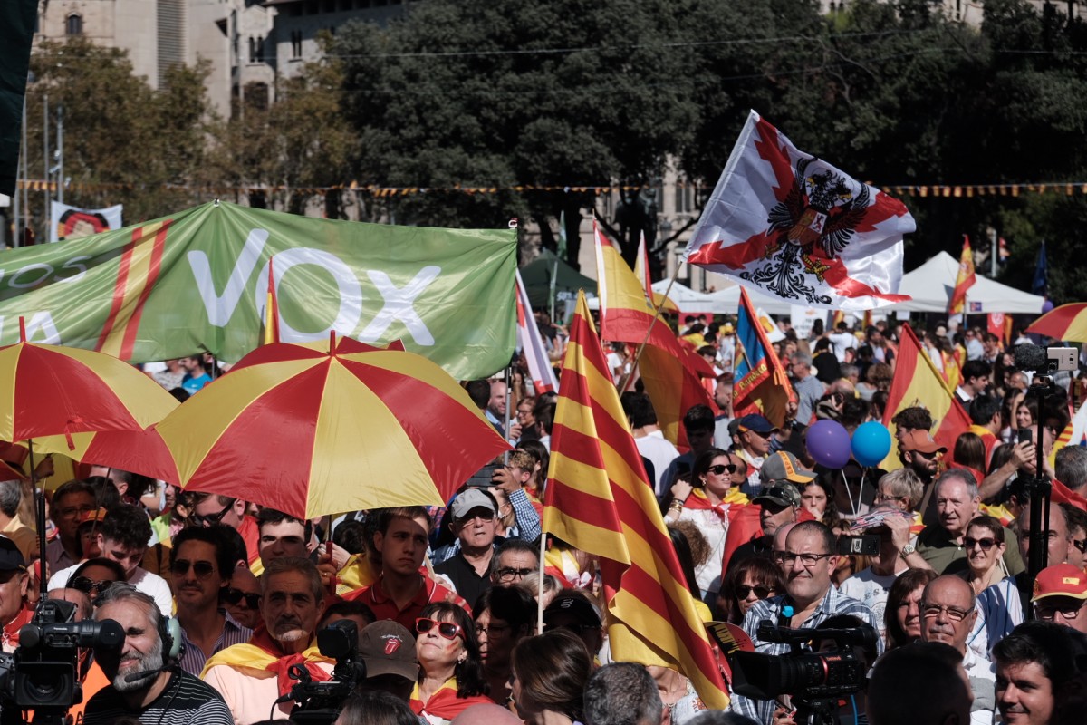 Uns 2.200 manifestants han desfilat aquest 12-O per Barcelona, segons la Guàrdia Urbana.