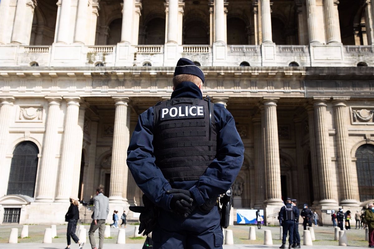 Un agent de la policia francesa.