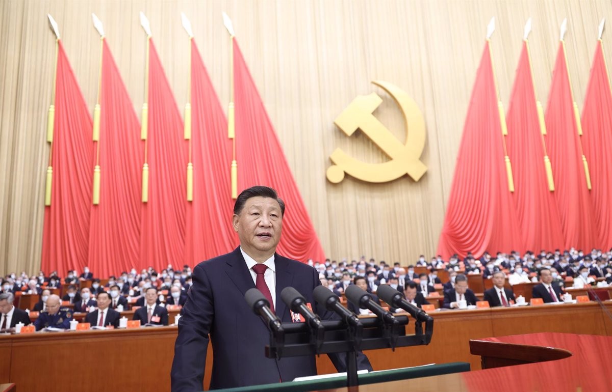 Xi Jinping, davant la cúpula del partit.