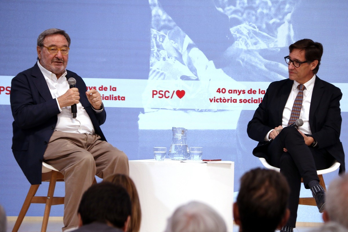 Narcís Serra i Salvador Illa en l'acte del PSC per commemorar el 40è aniversari de la victòria de Felipe González