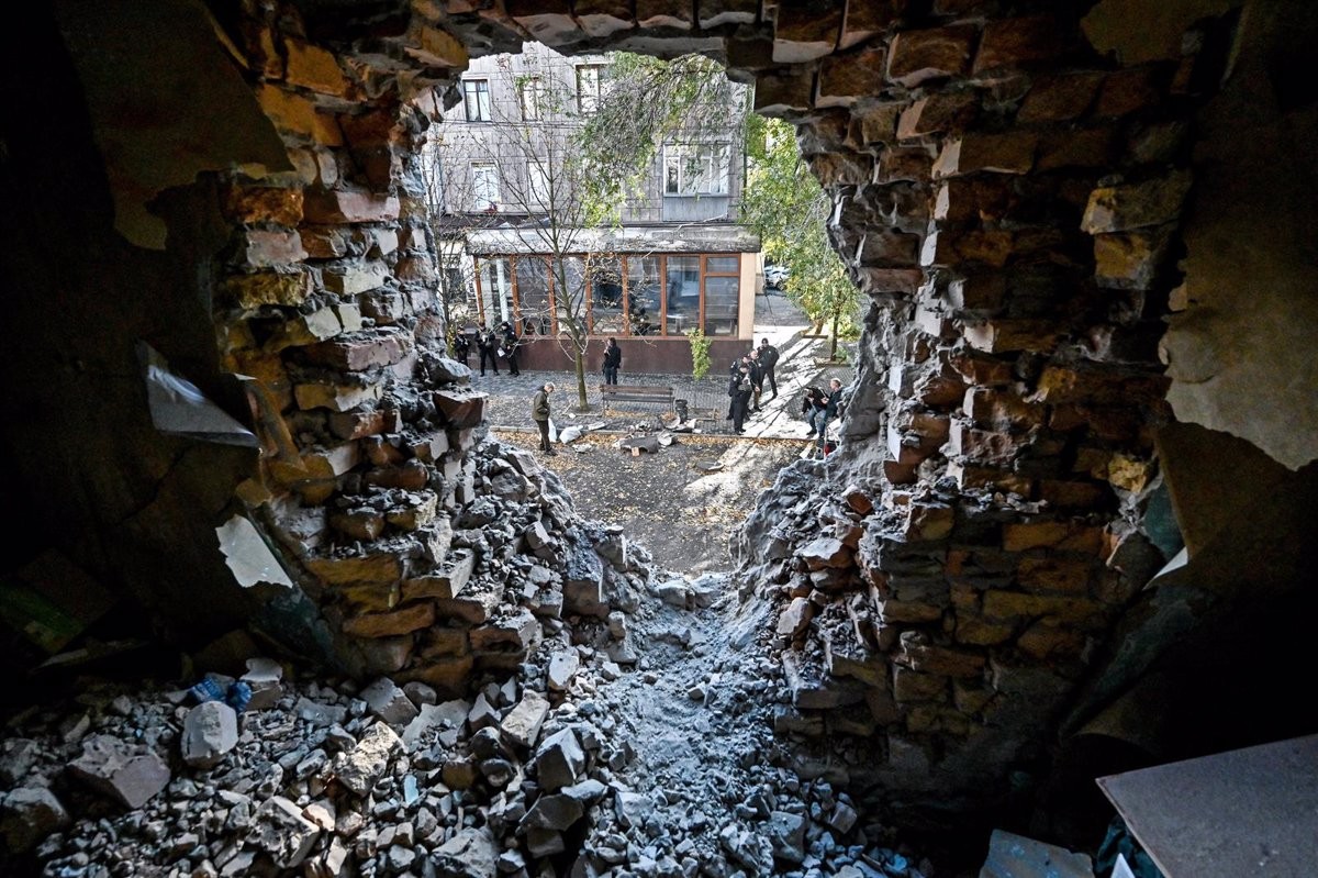 Un edifici destruït després d'un atac a Zaporíjia.