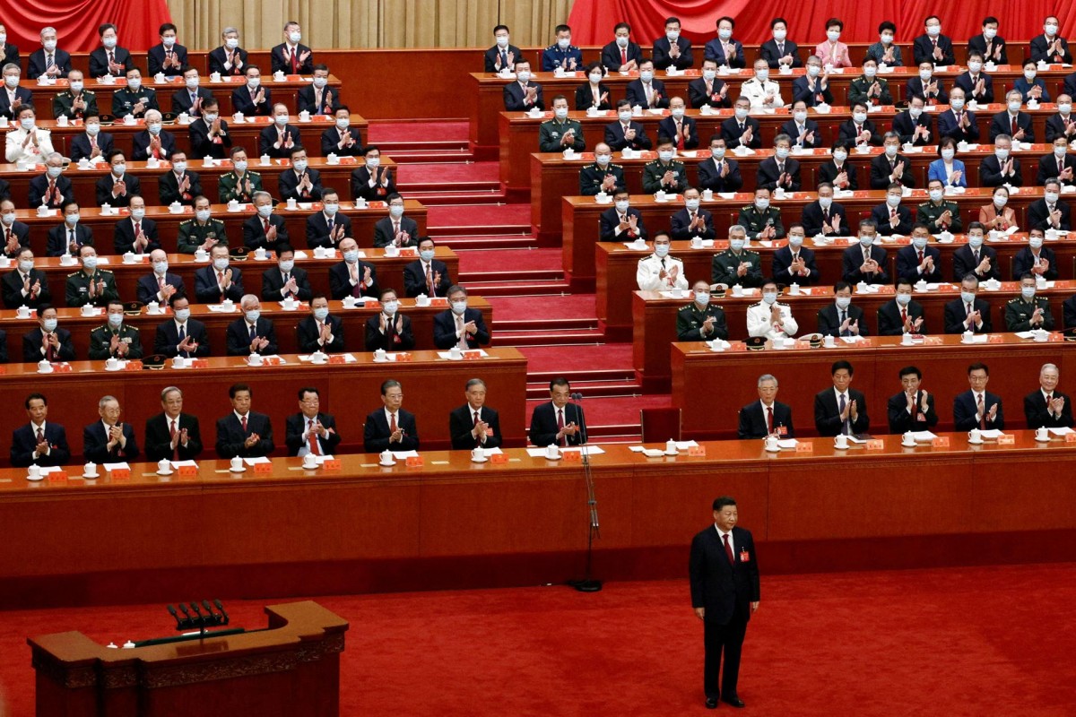 Xi, aplaudit pels dirigents xinesos en la cimera del Partit Comunista.