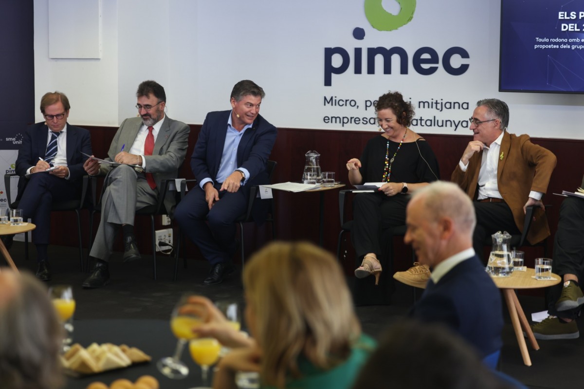 Antoni Cañete, president de Pimec, en un acte amb representants dels grups polítics al Parlament